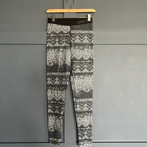 Nike Pro women’s leggings size M